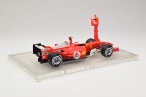 Ferrari F2004 #1 M. Schumacher F1 World Champion 2004 Mit Rennanzug Hot Wheels 1:18 B66221 Metall – Bild 2 von 6