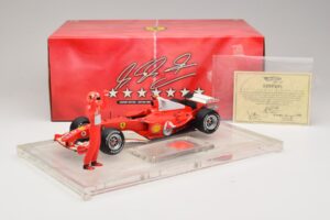 Ferrari F2004 #1 M. Schumacher F1 World Champion 2004 Mit Rennanzug Hot Wheels 1:18 B66221 Metall – Bild 6 von 6