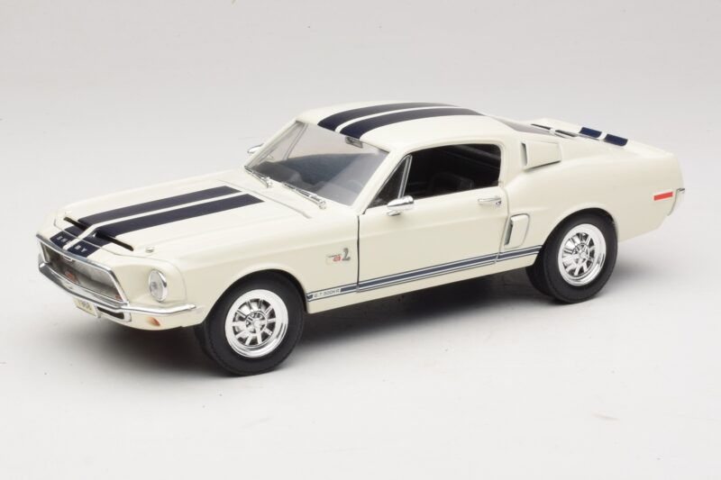 Ford Shelby GT500KR Weiss Road Legends 1:18 92168 Metall