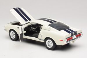 Ford Shelby GT500KR Weiss Road Legends 1:18 92168 Metall – Bild 5 von 8