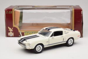 Ford Shelby GT500KR Weiss Road Legends 1:18 92168 Metall – Bild 8 von 8
