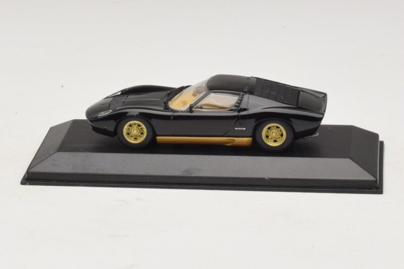 Lamborghini Miura P400 Schwarz Minichamps 1:43 Lamborghini Miura P400 Schwarz Minichamps 1:43 430103004 Metall
