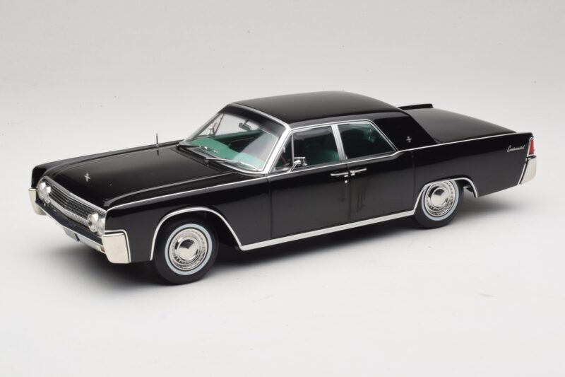 Lincoln Continental Schwarz KK-Scale 1:18 KKDC181483 Metall