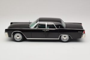 Lincoln Continental Schwarz KK-Scale 1:18 KKDC181483 Metall – Bild 3 von 6