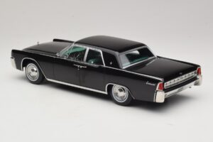 Lincoln Continental Schwarz KK-Scale 1:18 KKDC181483 Metall – Bild 5 von 6