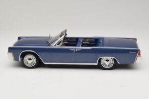 Lincoln Continental Convertible Blau Metallic The Lincoln Lawyer KK-Scale 1:18 KKDC181522 Metall – Bild 4 von 7