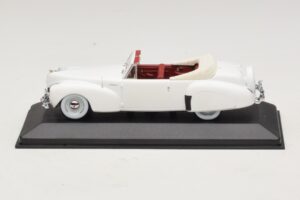 Lincoln Continental Cabriolet Weiss Minichamps 1:43 Lincoln Continental Cabriolet Weiss Minichamps 1:43 400082501 Metall