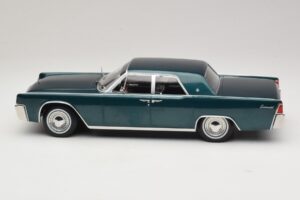 Lincoln Continental Dunkelgrün Metallic Matrix Reloaded & Revolutions KK-Scale 1:18 KKDC181481 Metall – Bild 3 von 6