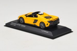 McLaren 675LT Spider Volcano Yellow Minichamps 1:43 537154430 Metall – Bild 3 von 5
