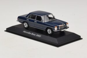 Mercedes 200D W115 Blau Maxichamps 1:43 940034000 Metall – Bild 3 von 5