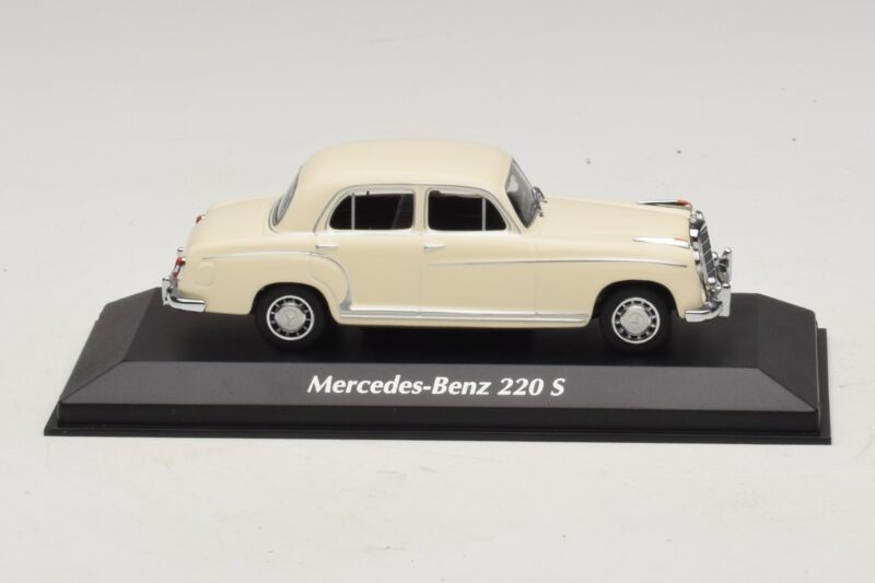 Mercedes 220 S W180 Weiss Maxichamps 1:43 Mercedes 220 S W180 Weiss Maxichamps 1:43 940033000 Metall