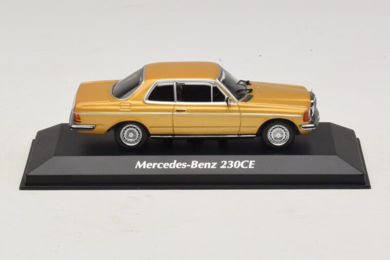 Mercedes 230 CE C123 Gold Metallic Maxichamps 1:43 Mercedes 230 CE C123 Gold Metallic Maxichamps 1:43 940032220 Metall