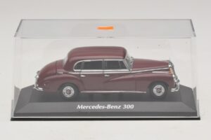 Mercedes 300 W186 Dunkelrot Maxichamps 1:43 940039060 Metall – Bild 4 von 5