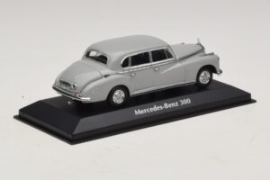 Mercedes 300 W186 Grau Maxichamps 1:43 940039061 Metall – Bild 2 von 5