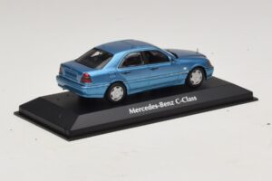 Mercedes C-Class W202 Blau Metallic Maxichamps 1:43 940037060 Metall – Bild 2 von 5