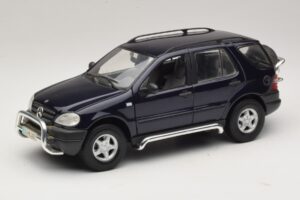 Mercedes ML320 W163 Blau Maisto 1:18 31847 Metall
