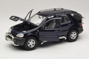 Mercedes ML320 W163 Blau Maisto 1:18 31847 Metall – Bild 2 von 8