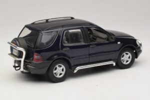 Mercedes ML320 W163 Blau Maisto 1:18 31847 Metall – Bild 3 von 8