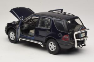 Mercedes ML320 W163 Blau Maisto 1:18 31847 Metall – Bild 5 von 8