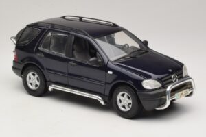 Mercedes ML320 W163 Blau Maisto 1:18 31847 Metall – Bild 6 von 8