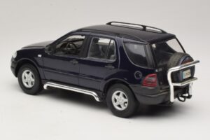 Mercedes ML320 W163 Blau Maisto 1:18 31847 Metall – Bild 7 von 8