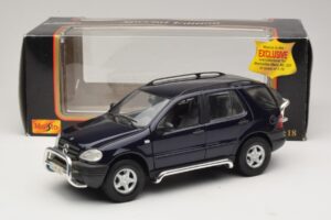 Mercedes ML320 W163 Blau Maisto 1:18 31847 Metall – Bild 8 von 8