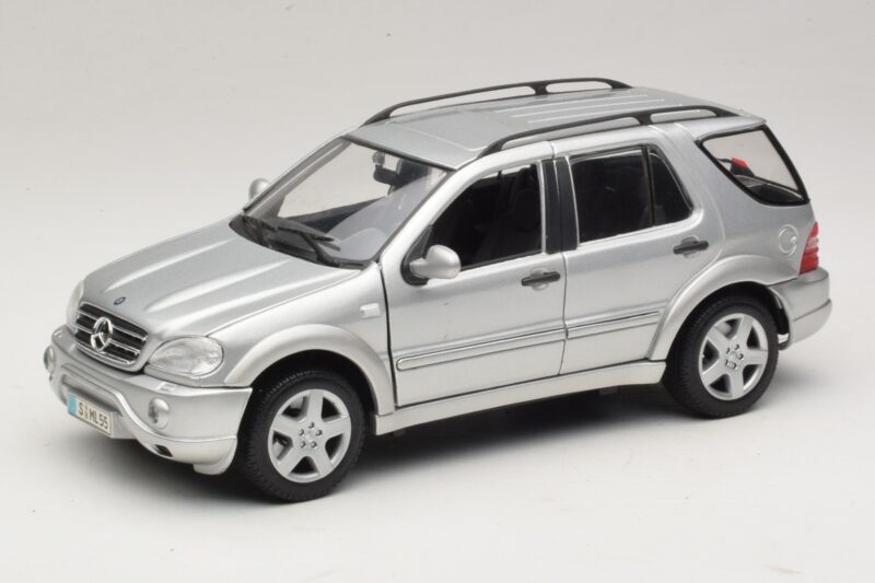 Mercedes ML55 AMG W163 Silber Maisto 1:18 31876-P1 Metall