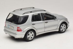 Mercedes ML55 AMG W163 Silber Maisto 1:18 31876-P1 Metall – Bild 3 von 8