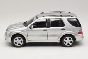 Mercedes ML55 AMG W163 Silber Maisto 1:18 31876-P1 Metall – Bild 4 von 8