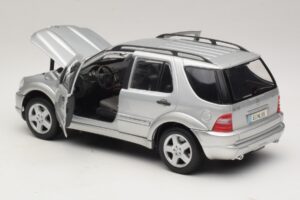 Mercedes ML55 AMG W163 Silber Maisto 1:18 31876-P1 Metall – Bild 5 von 8