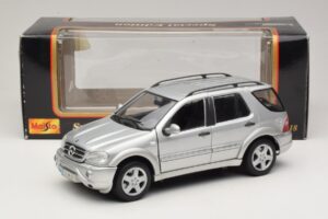 Mercedes ML55 AMG W163 Silber Maisto 1:18 31876-P1 Metall – Bild 8 von 8