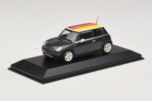 Mini Cooper One R50 Grün Mit Deutscher Flagge Minichamps 1:43 MINI033 Metall – Bild 2 von 5