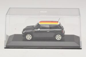 Mini Cooper One R50 Grün Mit Deutscher Flagge Minichamps 1:43 MINI033 Metall – Bild 4 von 5