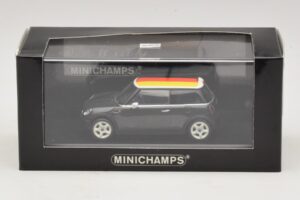 Mini Cooper One R50 Grün Mit Deutscher Flagge Minichamps 1:43 MINI033 Metall – Bild 5 von 5