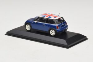 Mini Cooper S R53 Blau Mit Britischer Flagge Minichamps 1:43 MINI026 Metall – Bild 3 von 4