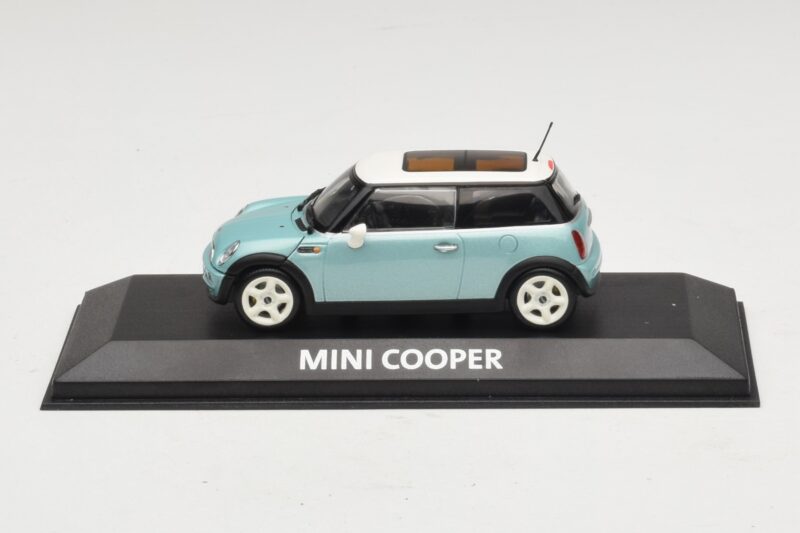 Mini Cooper S R53 Hellblau Metallic Mit Panoramadach Minichamps 1:43 Mini Cooper S R53 Hellblau Metallic Mit Panoramadach Minichamps 1:43 MINI018 Metall