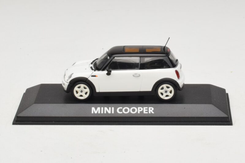 Mini Cooper S R53 Weiss Mit Schwarzem Dach Minichamps 1:43 Mini Cooper S R53 Weiss Mit Schwarzem Dach Minichamps 1:43 MINI027 Metall