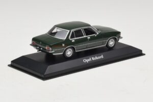 Opel Rekord D Dunkelgrün Maxichamps 1:43 940044001 Metall – Bild 2 von 5