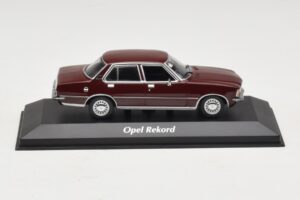 Opel Rekord D Dunkelrot Maxichamps 1:43 940044000 Metall