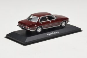 Opel Rekord D Dunkelrot Maxichamps 1:43 940044000 Metall – Bild 2 von 5
