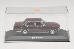 Opel Rekord D Dunkelrot Maxichamps 1:43 940044000 Metall – Bild 4 von 5