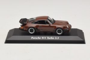Porsche 911 930 Turbo 3.3 Braun Maxichamps 1:43 940069001 Metall