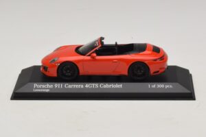 Porsche 911 991.1 Carrera 4 GTS Cabriolet Orange Minichamps 1:43 410067331 Metall