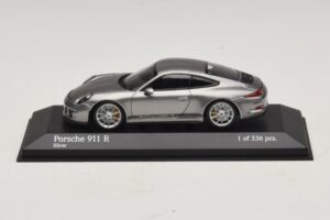 Porsche 911 991.1 R Silber Minichamps 1:43 410066224 Metall