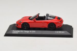 Porsche 911 991.1 Targa 4 GTS Rot Minichamps 1:43 410067340 Metall