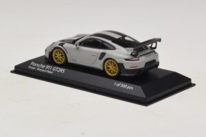 Porsche 911 991.2 GT2 RS Weissach Package Chalk Minichamps 1:43 410067220 Metall – Bild 3 von 5