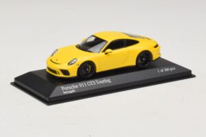 Porsche 911 991.2 GT3 Touring Gelb Minichamps 1:43 410067421 Metall – Bild 2 von 5
