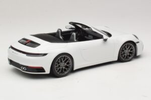Porsche 911 992 Carrera 4S Cabriolet Weiss Minichamps 1:18 155067330 Metall – Bild 2 von 6