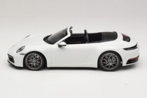 Porsche 911 992 Carrera 4S Cabriolet Weiss Minichamps 1:18 155067330 Metall – Bild 3 von 6