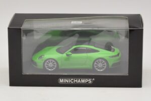 Porsche 911 992 Carrera 4S Grün Minichamps 1:43 410069322 Metall – Bild 5 von 5